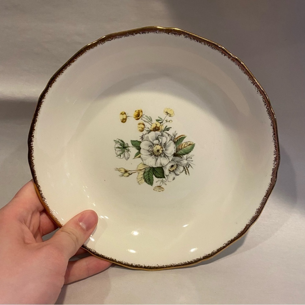 Single Replacement Canonsburg Plate - 7 3/8" Royal Wilton Magnolia 22k Gold Rim